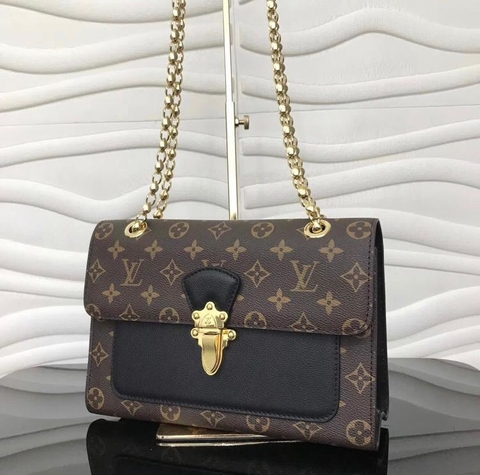 Bolsa Louis Vuitton Victoire Preta