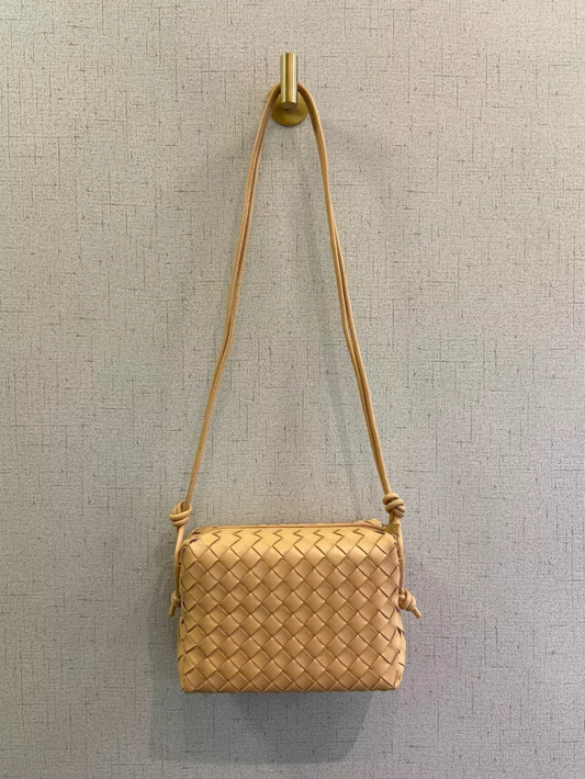 Bolsa Bottega Loop Bege