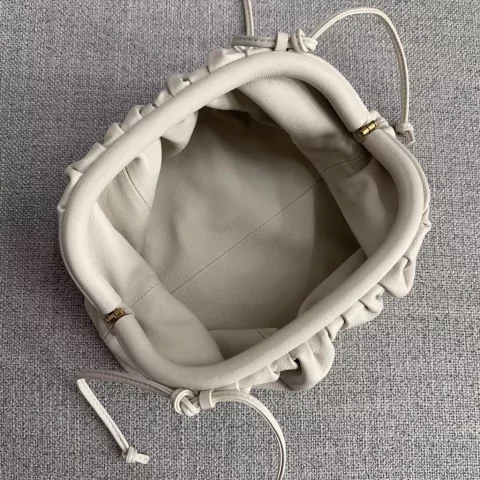 Bolsa Bottega Veneta The Pouch 20 Pequena
