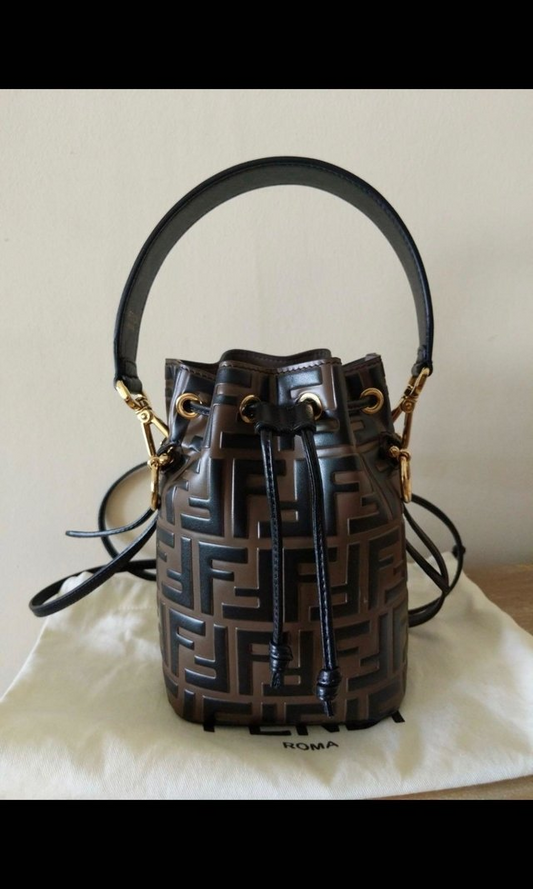 Bolsa Fendi Mini Saco Mon Tresor Marrom