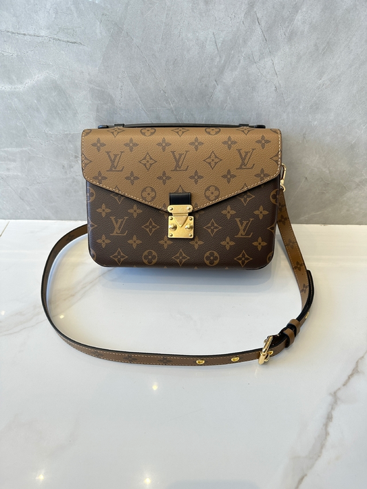 Bolsa Louis Vuitton Metis Pochette Reverse