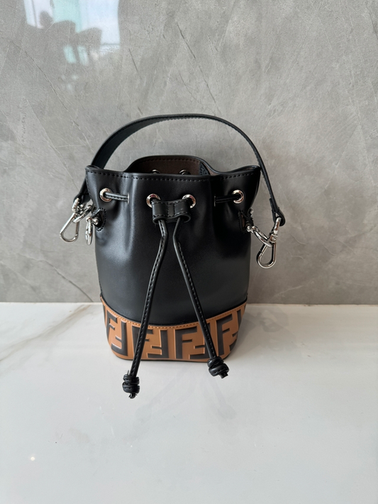 Bolsa Fendi Mini Mon Tresor