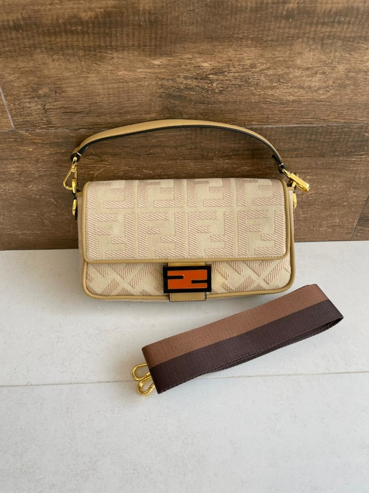 Bolsa Fendi Baguette FF Bege
