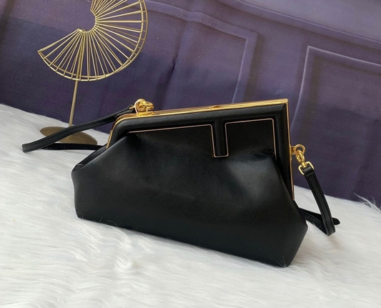 Bolsa Fendi First Pequena Preta